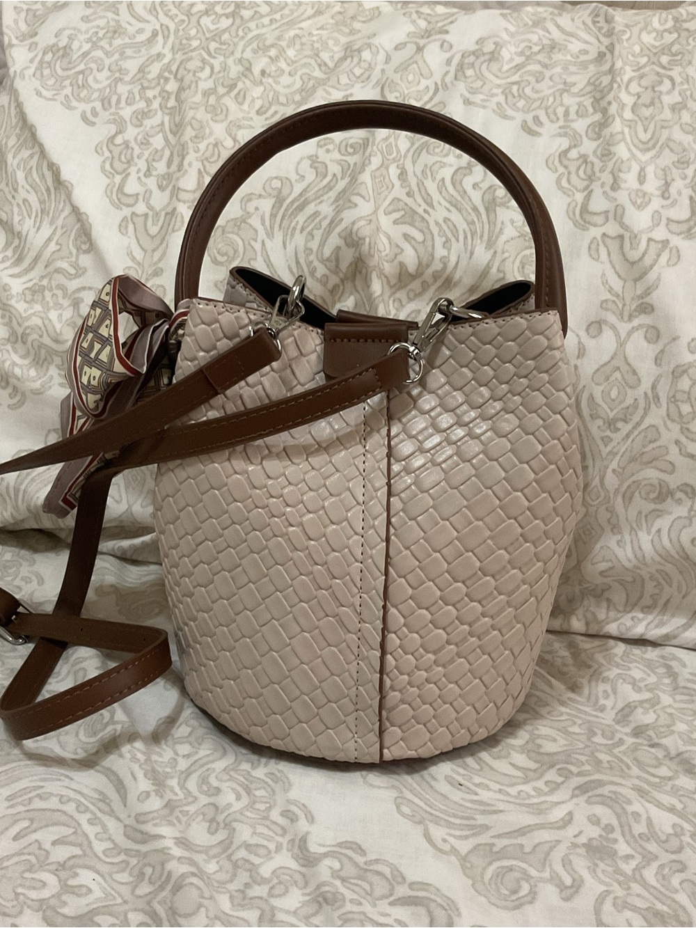 Duomi Daishu Small Tan and Brown Bucket Shoulder Crossbody Bag with Tie NWOT - Picture 7 of 12